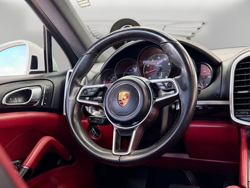 Used 2018 Porsche Cayenne Platinum Edition w/ Premium Package image 12