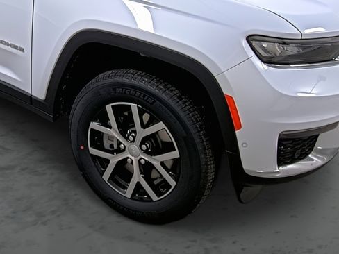 New 2025 Jeep Grand Cherokee L Limited image 14