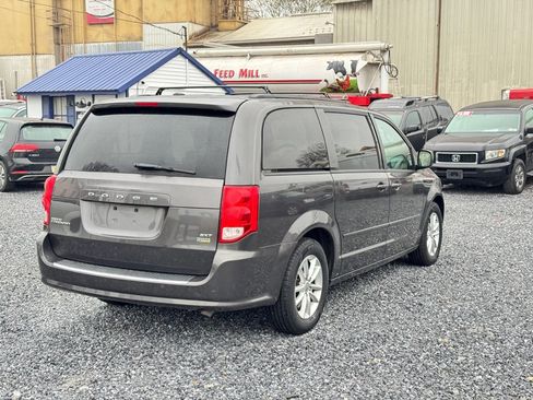 Used 2016 Dodge Grand Caravan SXT FWD image 4