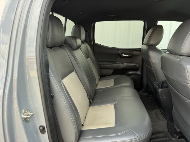 Used 2020 Toyota Tacoma TRD Sport w/ Technology Package RWD image 31