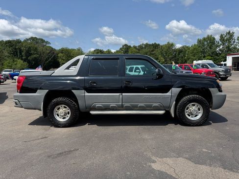 Used 2002 Chevrolet Avalanche 2500 w/ Convenience Pkg AWD/4WD image 6