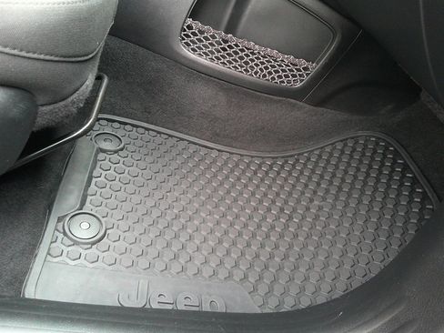 Used 2019 Jeep Compass Sport w/ Cold Weather Group image 17