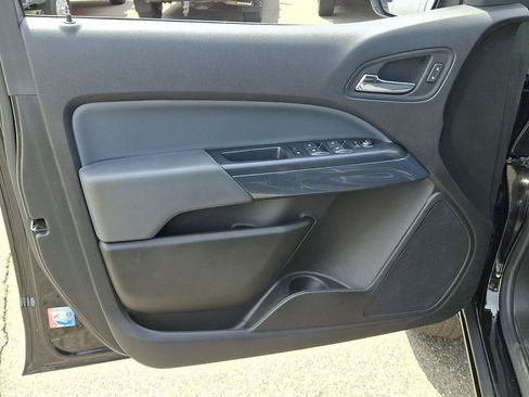 Used 2021 Chevrolet Colorado Z71 w/ Safety Package AWD/4WD image 12