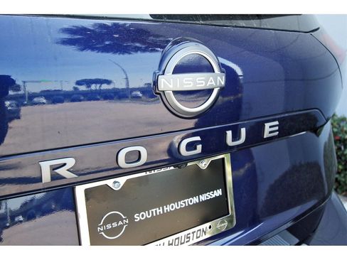 Used 2026 Nissan Rogue SV w/ SV Premium Package image 27