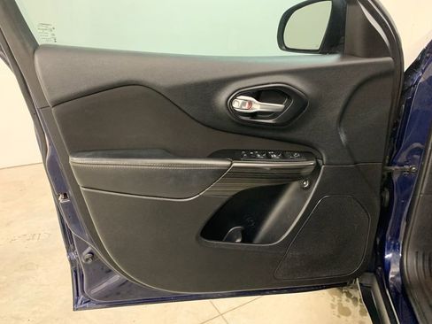 Used 2014 Jeep Cherokee Latitude w/ Cold Weather Group image 16