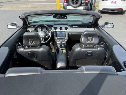 Used 2018 Ford Mustang Premium image 5