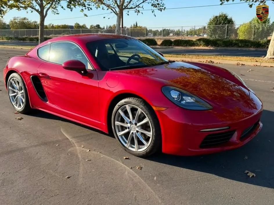 Used 2018 Porsche 718 Cayman RWD image 1
