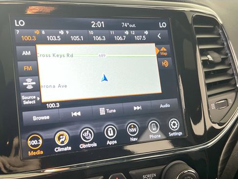 Used 2022 Jeep Grand Cherokee Laredo X image 15