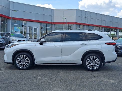 Used 2023 Toyota Highlander Platinum AWD/4WD image 4