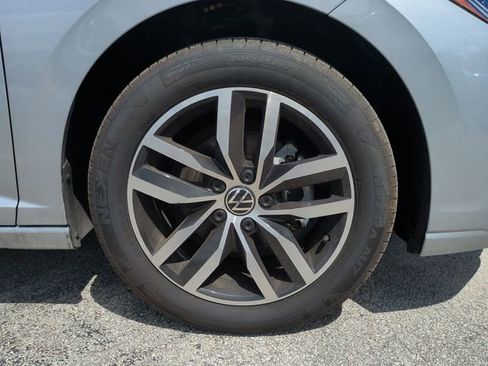 Used 2025 Volkswagen Jetta SE FWD image 11