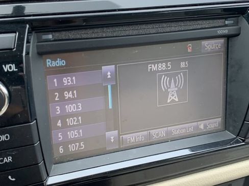 Used 2014 Toyota Corolla LE FWD image 23