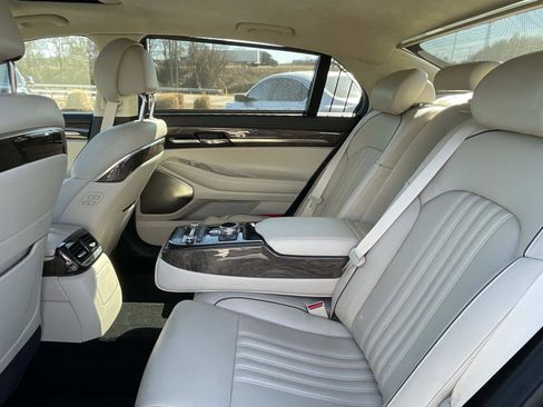 Used 2017 Genesis G90 3.3T Premium image 12