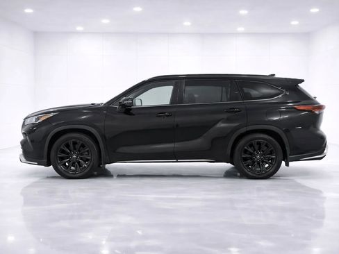 Used 2024 Toyota Highlander XSE AWD/4WD image 2