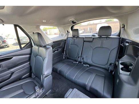 Used 2024 Honda Pilot Touring image 18