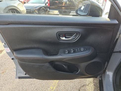 Used 2025 Honda HR-V Sport image 16