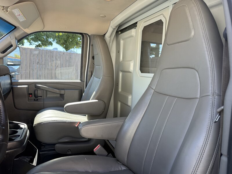 Used 2021 Chevrolet Express 3500 w/ Power Convenience Package RWD image 8