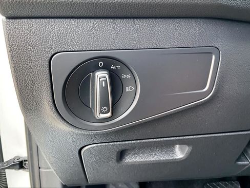Used 2023 Volkswagen Tiguan SE w/ Panoramic Sunroof Package FWD image 34