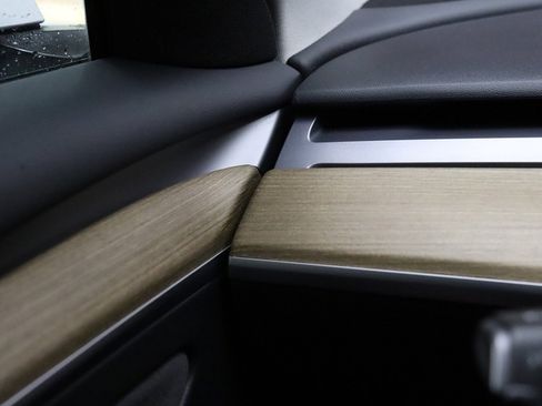 Used 2023 Tesla Model 3 Standard Range image 49