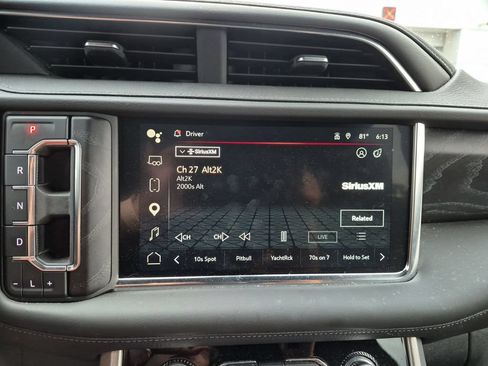 Used 2022 GMC Yukon Denali w/ Denali Premium Package AWD/4WD image 10