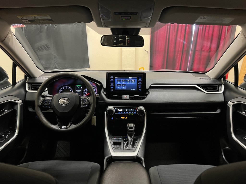 Used 2019 Toyota RAV4 LE FWD image 33