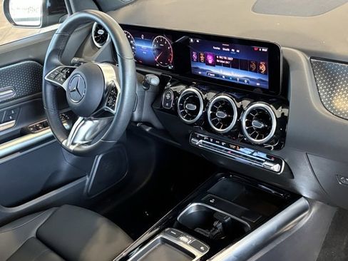 Certified 2025 Mercedes-Benz GLA 250 image 32