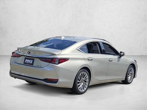 Used 2023 Lexus ES 300h Ultra Luxury w/ Accessory Package (Z2) image 5