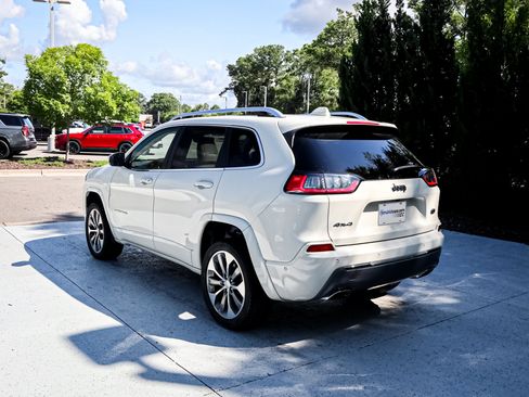 Used 2019 Jeep Cherokee Overland w/ Technology Group AWD/4WD image 9