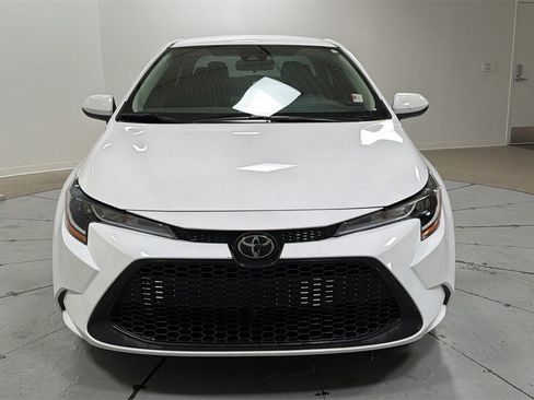 Certified 2022 Toyota Corolla LE image 2