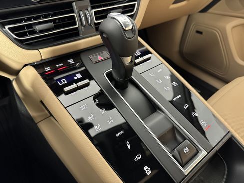 Certified 2025 Porsche Macan image 22