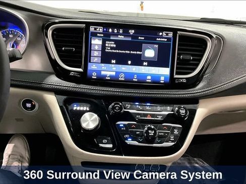 Used 2023 Chrysler Pacifica Touring-L AWD/4WD image 20