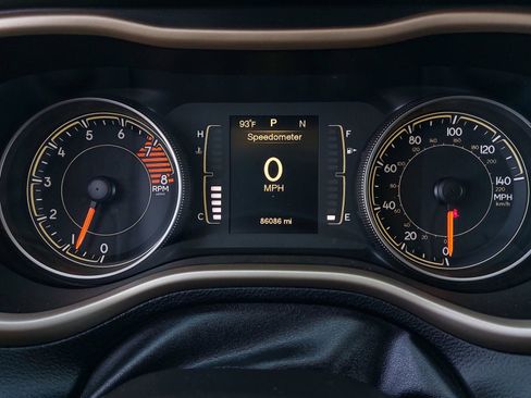 Used 2016 Jeep Cherokee 75th Anniversary image 18