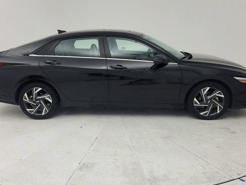 Used 2024 Hyundai Elantra Limited FWD image 8