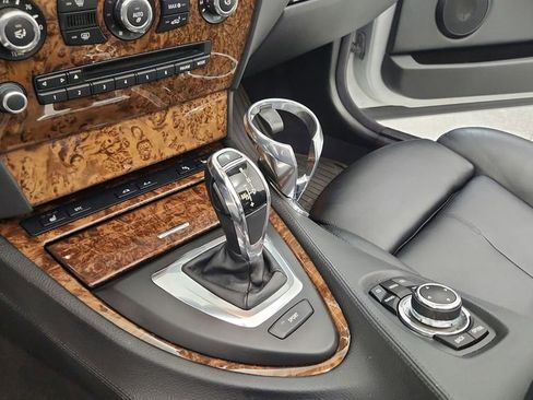 Used 2010 BMW 650i Convertible RWD image 21