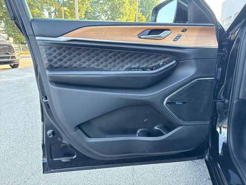 Used 2022 Jeep Grand Cherokee Summit image 11