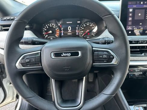 Used 2024 Jeep Compass Latitude AWD/4WD image 12