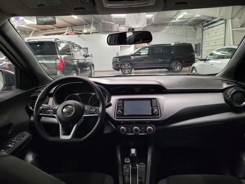 Used 2019 Nissan Kicks S FWD image 31
