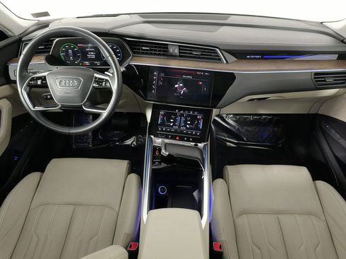 Used 2019 Audi e-tron Prestige w/ Prestige Package image 41