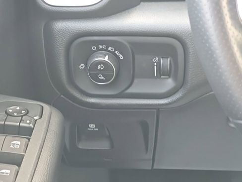 New 2026 RAM 1500 Express AWD/4WD image 30