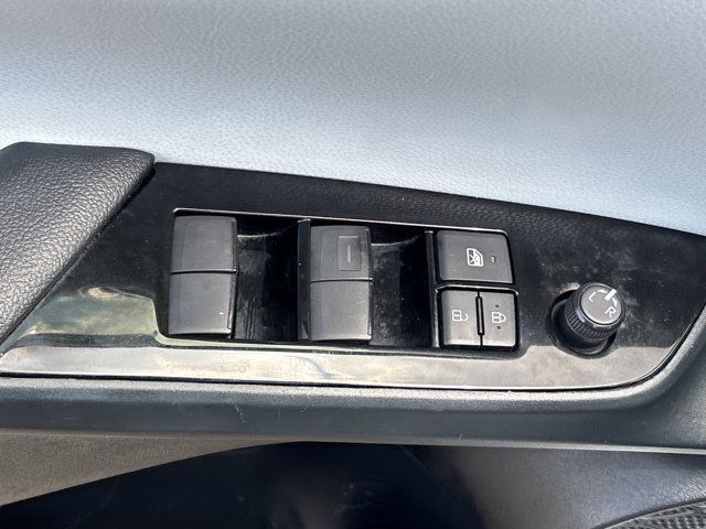 Used 2022 Toyota Prius LE FWD image 20