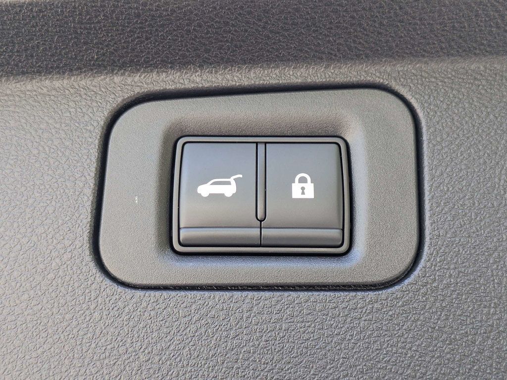 Used 2025 Nissan Armada Platinum w/ Convenience Package RWD image 13