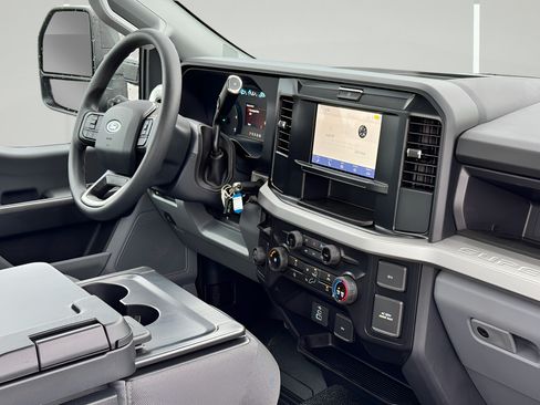 New 2025 Ford F350 XL w/ 360-Degree Camera Package RWD image 5