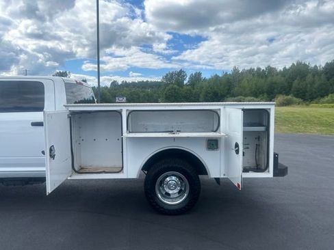 Used 2024 RAM 3500 Tradesman w/ Chrome Appearance Group AWD/4WD image 19