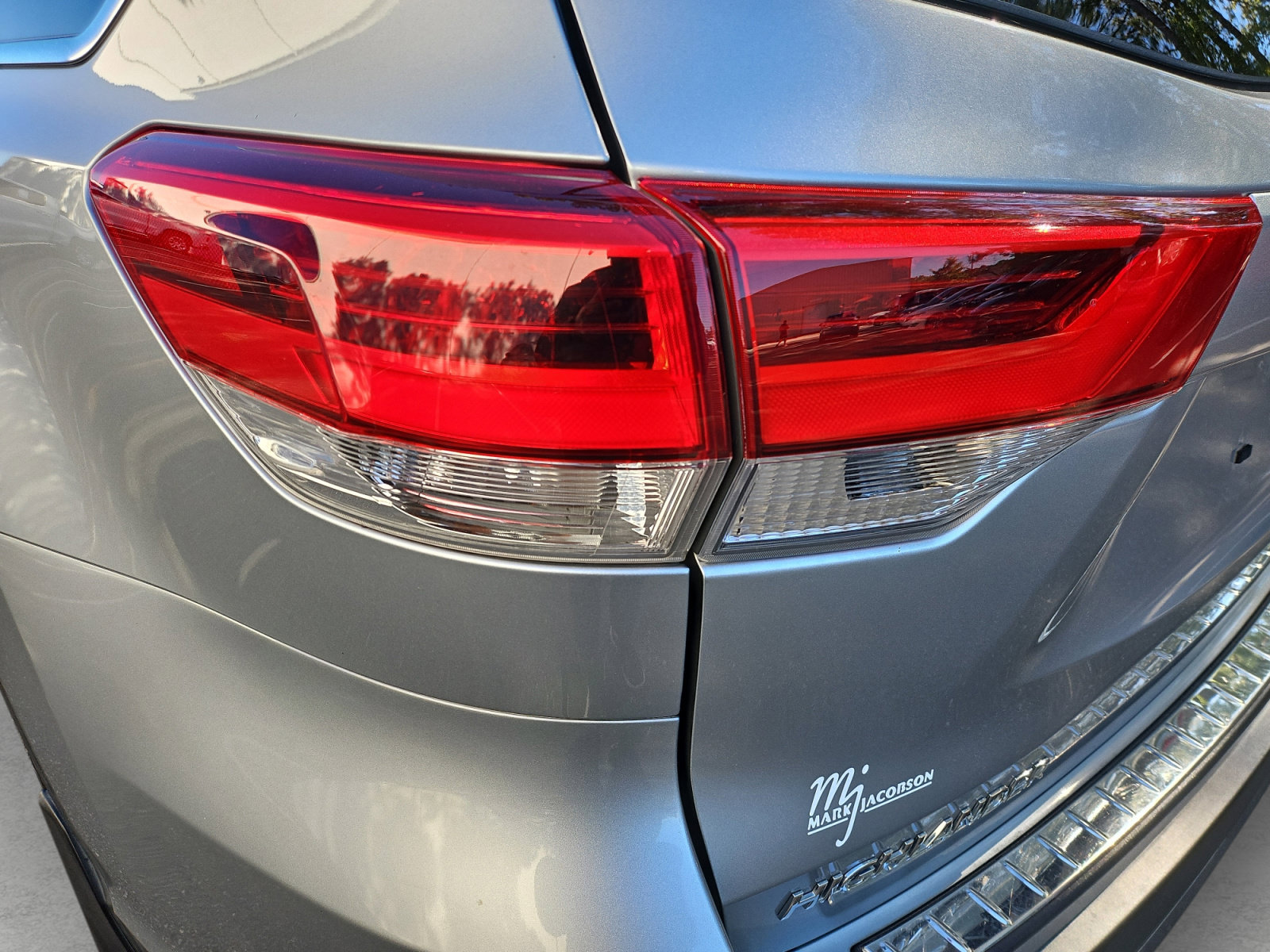 Used 2019 Toyota Highlander Plus AWD/4WD image 18
