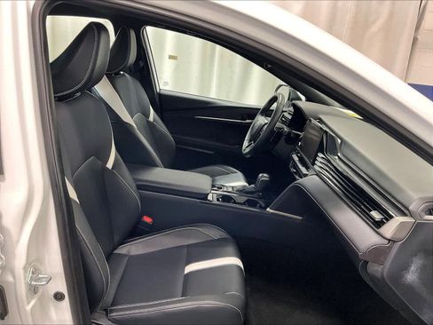 Used 2025 Toyota Camry SE image 11