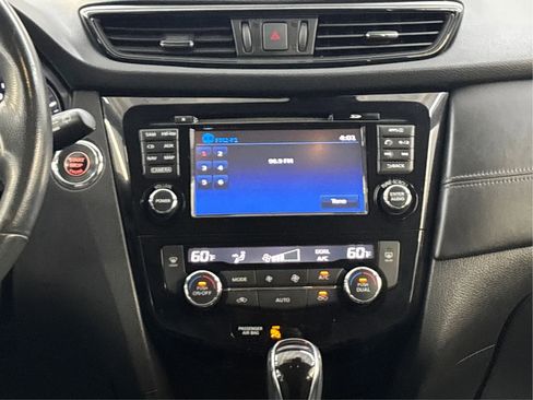 Used 2017 Nissan Rogue SL AWD/4WD image 19