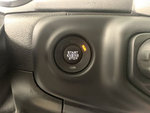 Used 2018 Jeep Wrangler Unlimited Sahara w/ Dual Top Group AWD/4WD image 17