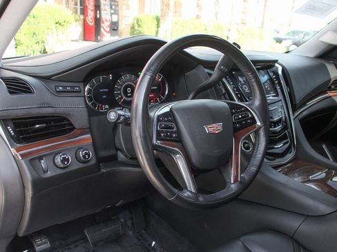 Used 2020 Cadillac Escalade ESV Luxury image 22