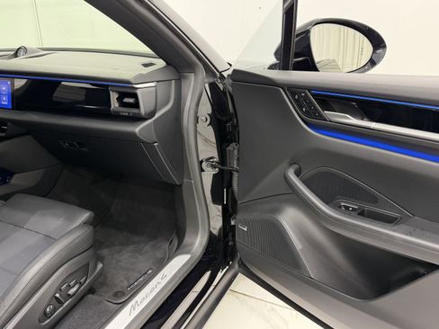 Certified 2025 Porsche Macan 4 Electric image 24