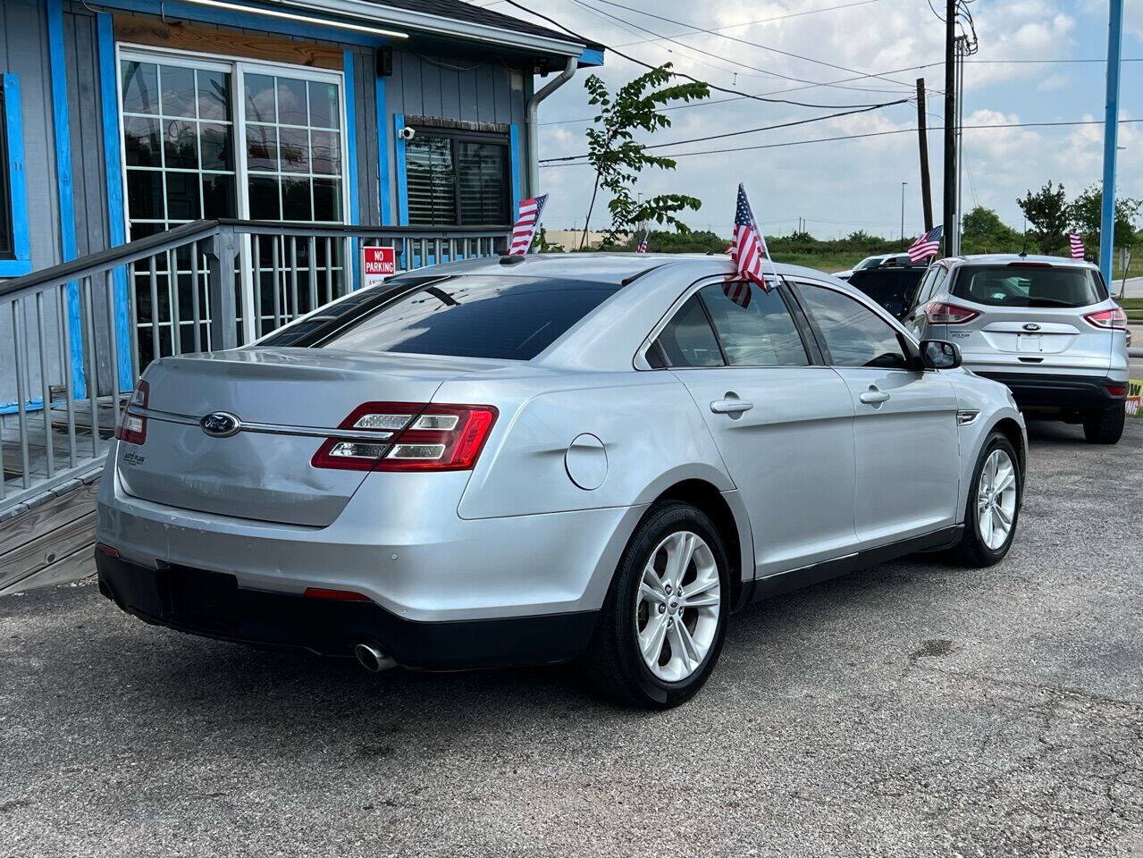 Used 2014 Ford Taurus SEL FWD image 6