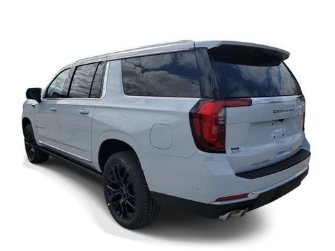 New 2026 GMC Yukon XL Denali w/ Sun & Power Step Package AWD/4WD image 4